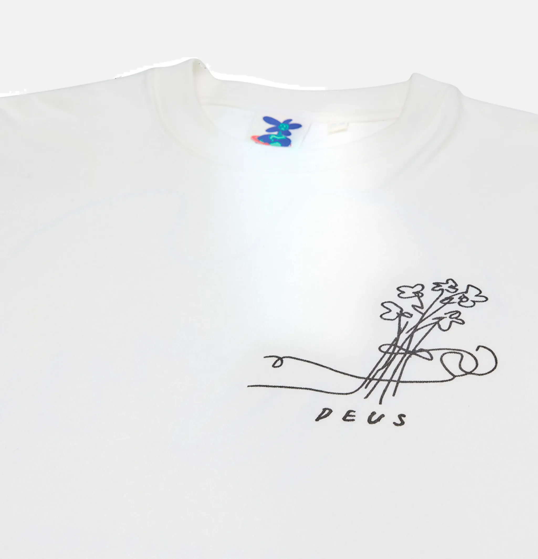 DEUS Hauntology Tee Vintage White< T-shirts