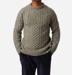 PEREGRINE Hudson Aran Jumper Steel< Pulls & Cardigans