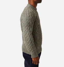 PEREGRINE Hudson Aran Jumper Steel< Pulls & Cardigans